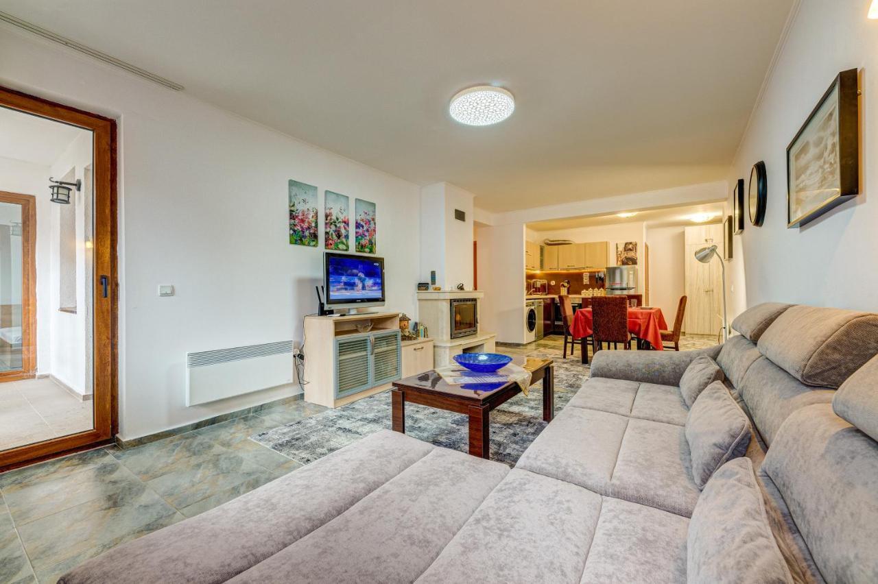 Bright And Spacious 2-Bdr Apartment With Balcony By Flat Mаnager Pamporovo Exteriör bild